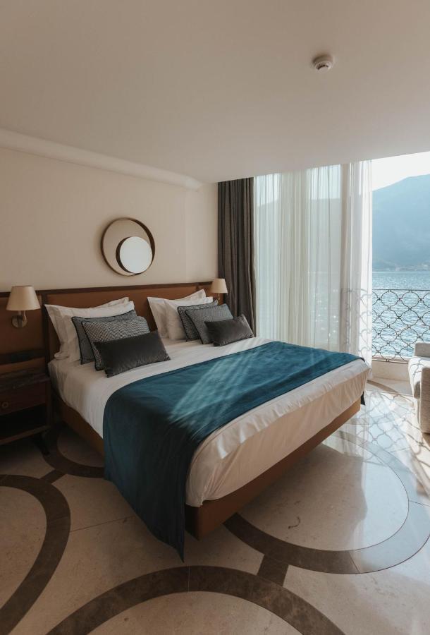 Corso Levante Luxury Suites Dobrota Kotor Exteriör bild